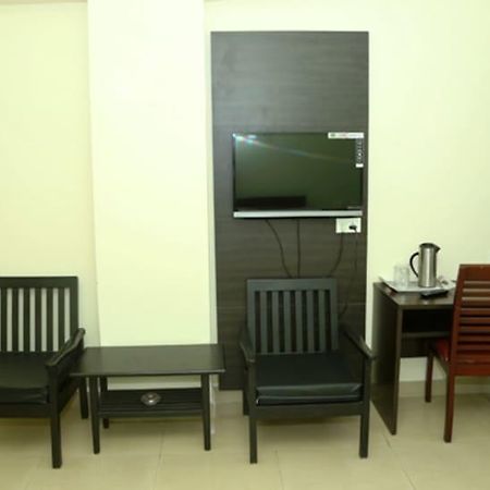 Sri Srinivasa Residency Hotel Kadapa Exterior foto