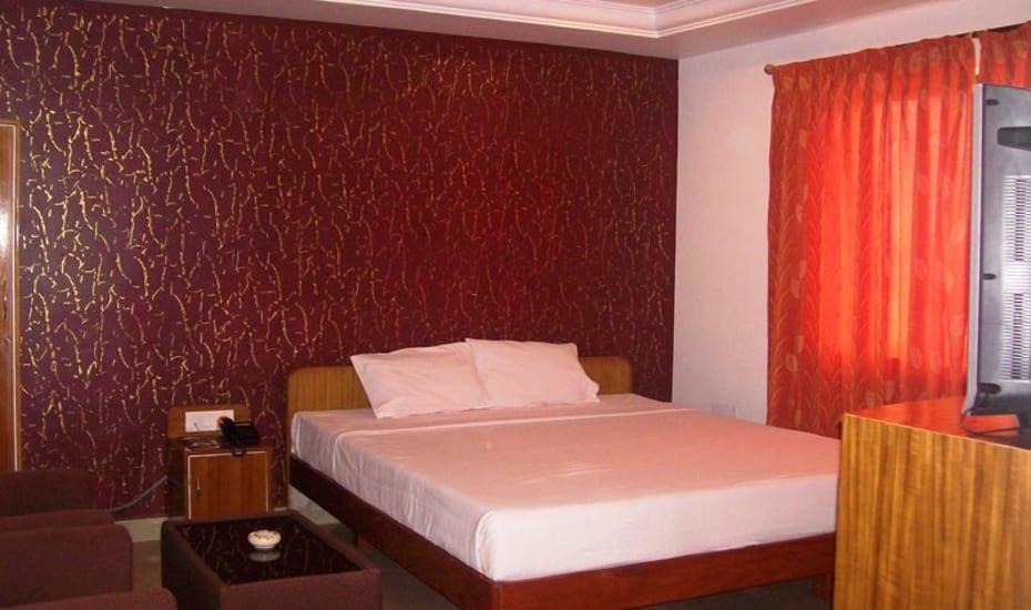 Sri Srinivasa Residency Hotel Kadapa Exterior foto