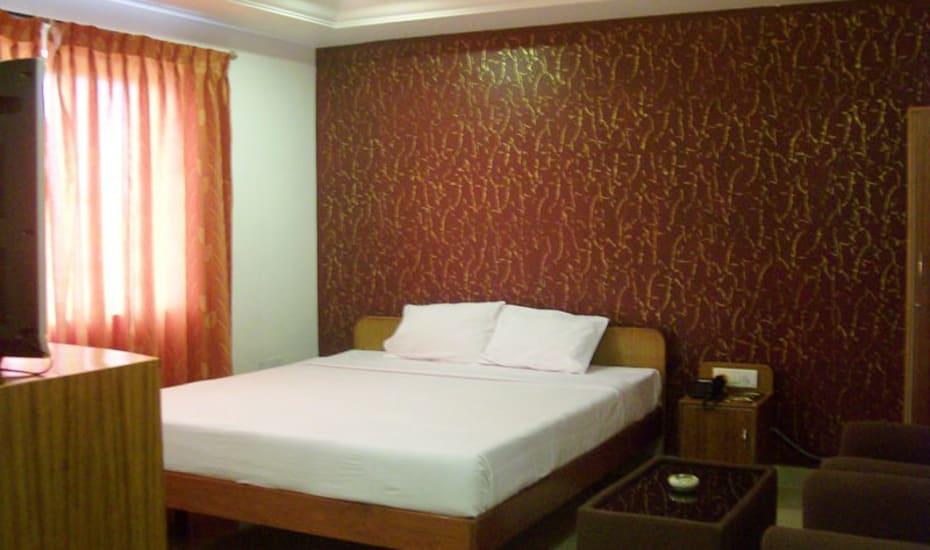 Sri Srinivasa Residency Hotel Kadapa Exterior foto