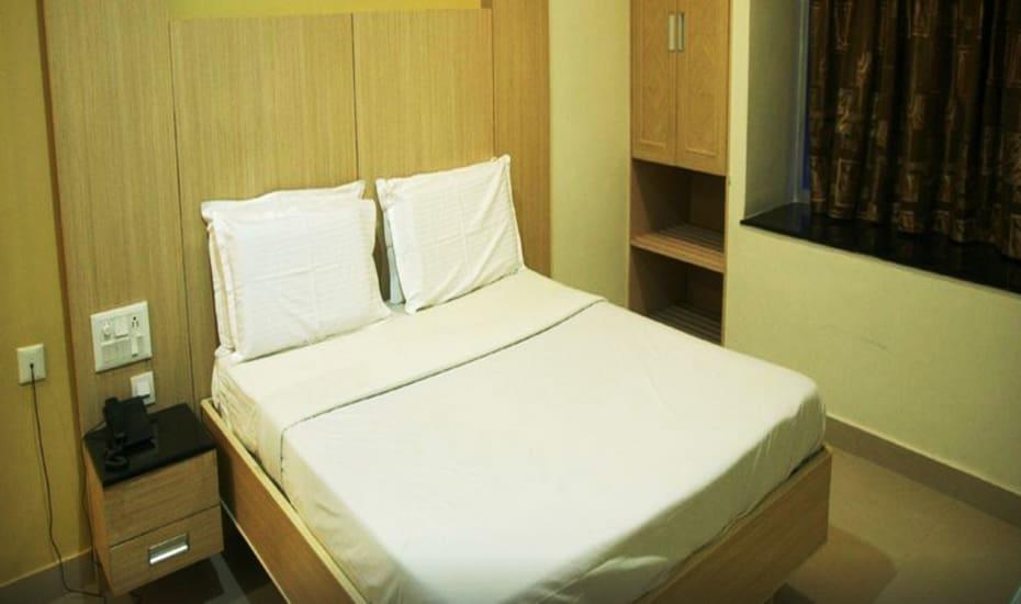Sri Srinivasa Residency Hotel Kadapa Exterior foto